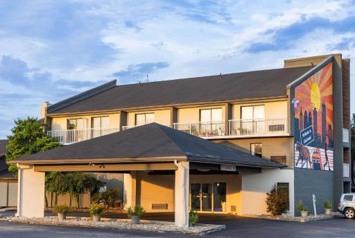 Days Inn by Wyndham Cincinnati East - Housity
