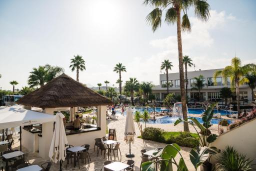 Resort Camping Almafrá - Housity