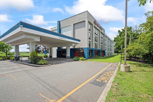 Hampton Inn Ridgefield Park - Housity