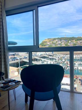 Charmant Studio avec vue sur le port et falaises - Housity