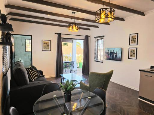 Hampton Collection Avenues - Urban 4 Sleeper Apartment - Hizvo