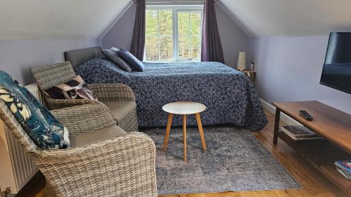 The Den , Sengera - Housity