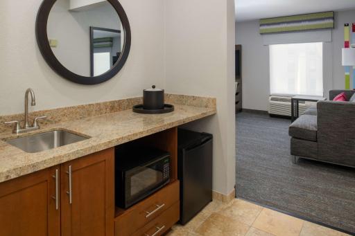 Hampton Inn and Suites Seattle - Airport / 28th Avenue - Housity