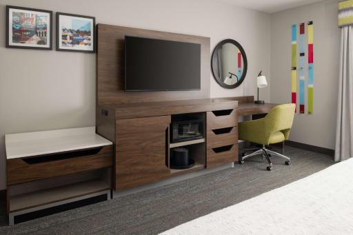 Hampton Inn and Suites Seattle - Airport / 28th Avenue - Housity