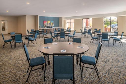 Hampton Inn and Suites Seattle - Airport / 28th Avenue - Housity