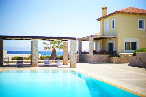 On the Water Villa & Pool - Housity