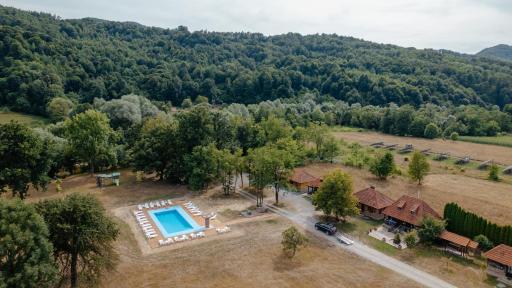 Complex Cabanele Florilor - Housity