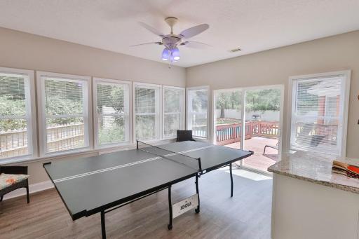 Market District Pool House - Housity