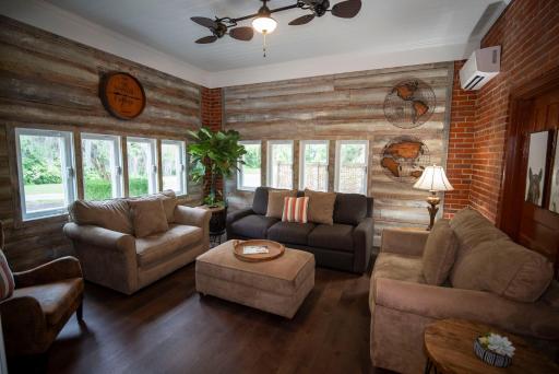 Wedgefield Bed & Breakfast - Housity