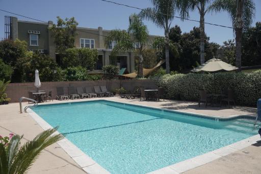 Harbor Inn & Suites - Housity
