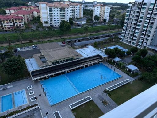 Sandakan Spacious and Comfortable Pool View Condo - Housity