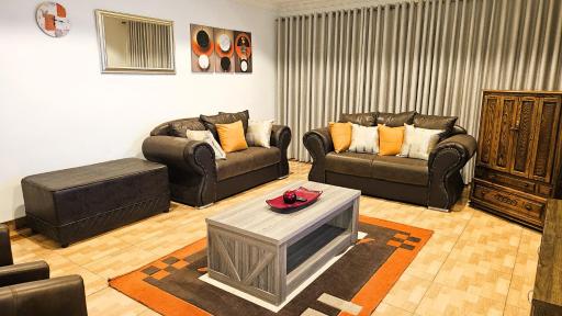 Grey Oak Holiday House - Housity