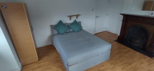 Massive double room in Manor house zone 2 - Housity