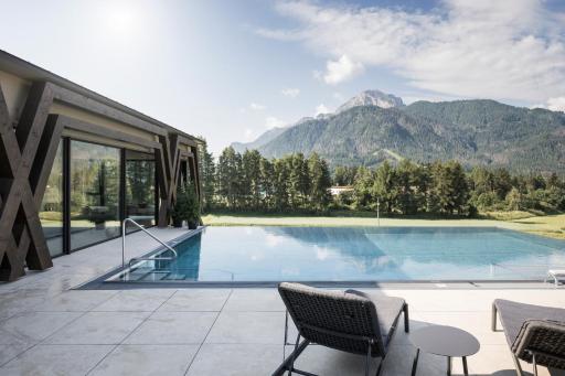Hotel Patris - Housity