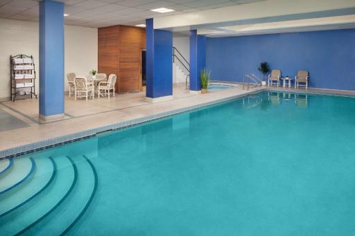 Hilton Chicago/Northbrook - Housity
