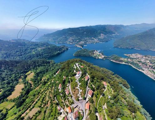 Casa de Casarelhos - Estúdio com AC e AL com lareira - Gerês - Housity