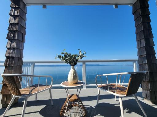 New Warm Beach House Stanwood - Housity