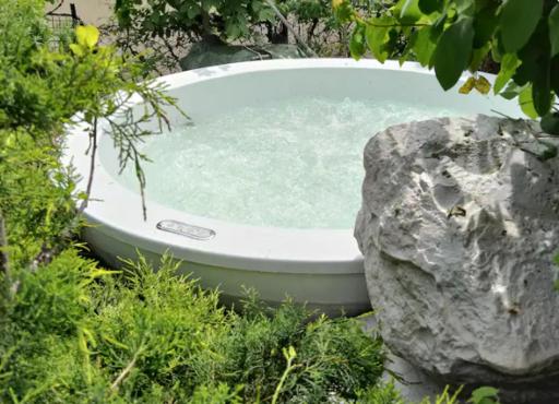 Lovely House with Two Jacuzzi - Housity