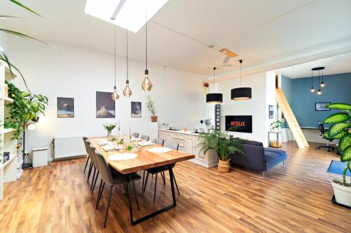 Loft House 170qm, Central, Own Garden, Parking lot - Housity