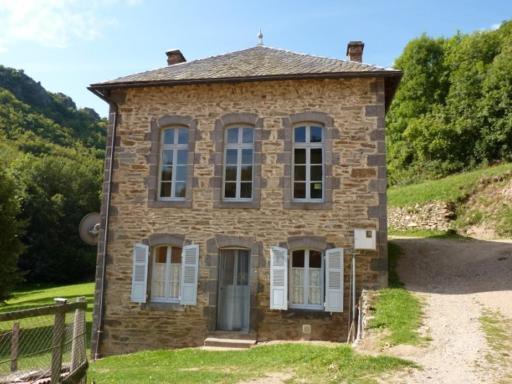 Gîte charmant 4 pers avec jardin, Leyvaux, près Parc Volcans, circuits pédestres, TV, animaux acceptés - FR-1-742-95 - Housity