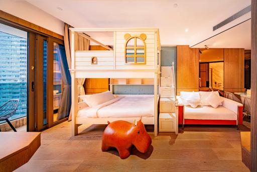 YOHO Treasure Island Hotel - Housity