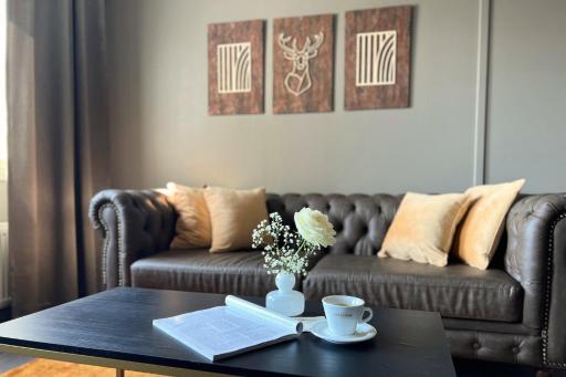 Hotel Golden Circle Suites - Housity