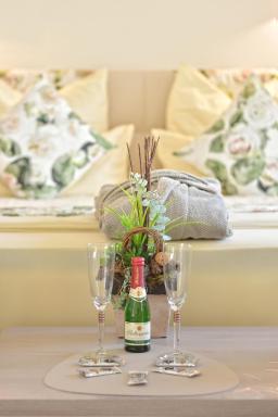 Romantic Greenhouse - Housity