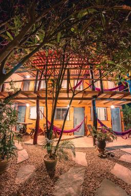 Pousada Flor de Maio - Vila De São Jorge - Housity