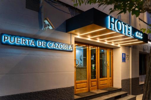 Hotel Puerta de Cazorla - Housity
