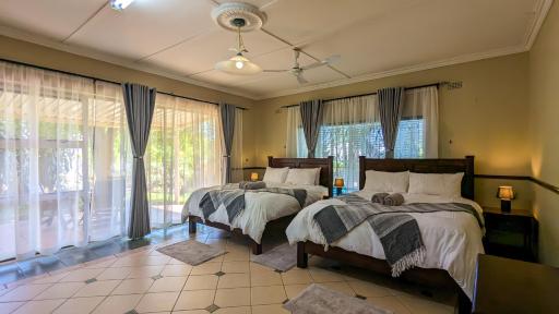 Room in Villa - Zambezi Family Lodge - Elephant Room - Housity