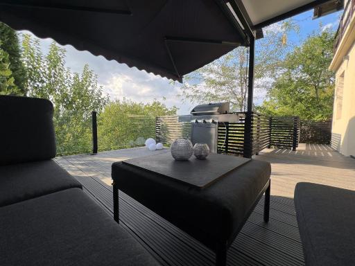 PERGOLA HOUSE IN A GREEN OASIS WITH FANTASTIC VIEW - Housity