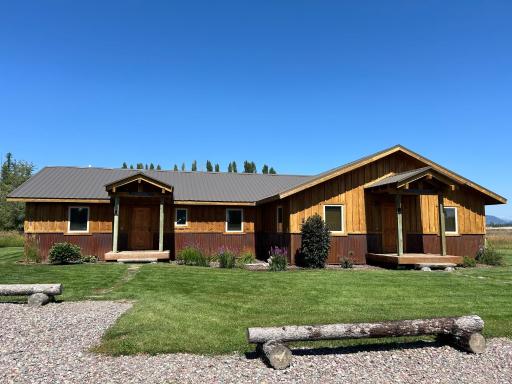 Explorer's Basecamp - Housity