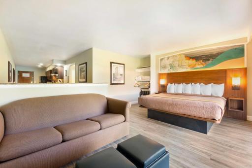 Best Western Plus Ahtanum Inn - Housity