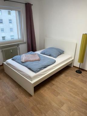 Helles Zimmer in Wohnung mit Balkon - Housity
