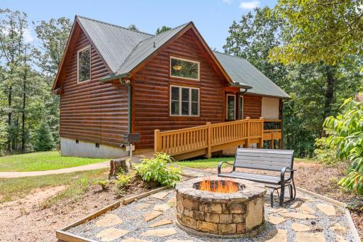 Cabin For Two Near Helen w Spa Amenities - Housity