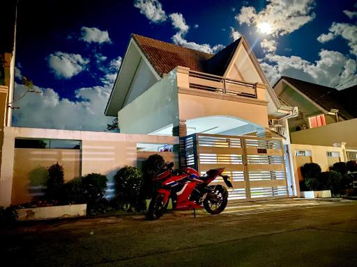 Hillary Timog Park Homes - Housity