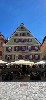 Goldner Hirsch - Housity