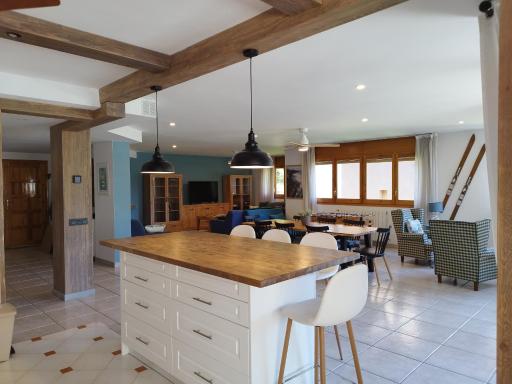 Villa San Lure Jaca - Housity