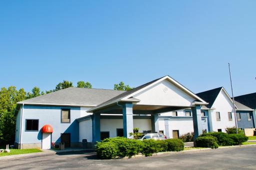 Grand Vista Hotel & Suites - Housity