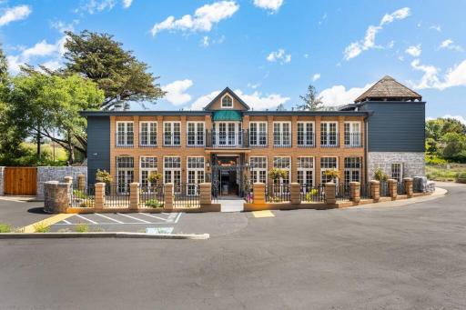 Stonehouse Inn, Santa Rosa - Private King Suite # 3 - Housity