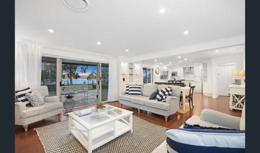 Stunning Waterfront Views 4BR in Idyllic Saratoga - Housity