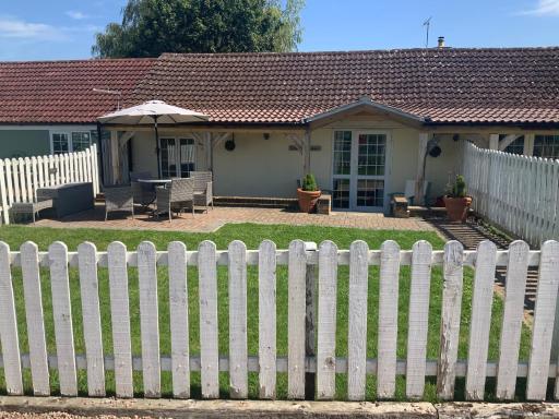 woodpecker cottage at frog trotters cottages - Housity