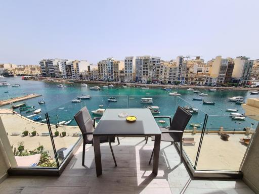 Supreme Seafront apt with Balcony in St.Julian's - Housity