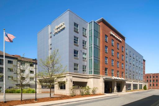 Hampton Inn & Suites-Worcester, MA - Housity