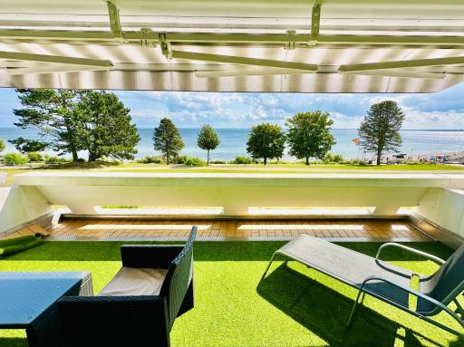 FeWo Traumblick - Küstenklang erste Reihe mit TRAUM Meerblick aus dem Bett - Housity