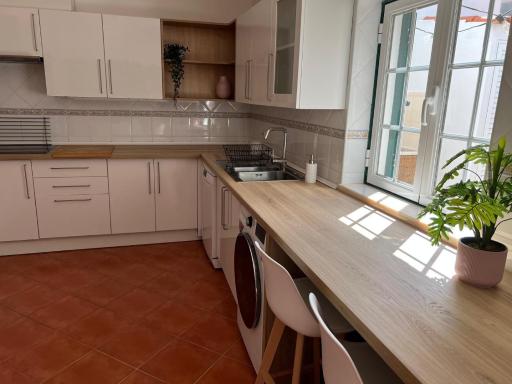 Beach Nature House Almograve- Triple room with terrace and shared bathroom - Fishermen's Trail - Housity