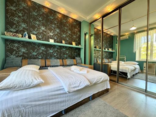 ApartPoltava, Однокімнатні апартаменти з КУТОВОЮ ВАННОЮ, біля Краєзнавчого музею, АРТ кафе Кавун - Housity