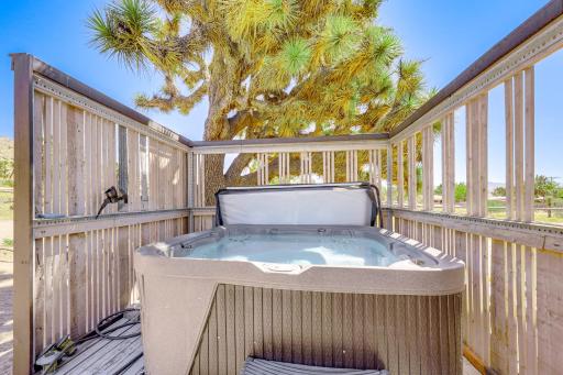 Yucca Valley Oasis with Hot Tub, Near Joshua Tree! - Housity