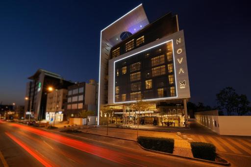 Nova M Hotel, Edge by Rotana - Housity