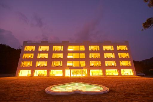 Hotel The Scene - Housity